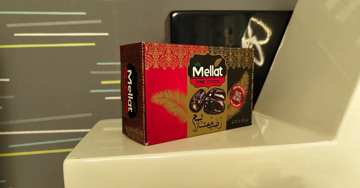جعبه مقوایی بسته‌بندی خرما با طراحی قرمز، مشکی و طلایی